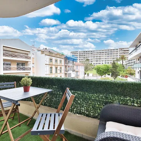 Appartement Le Venitia Raffiné Avec Balcon Mignon, Pour Votre à Deux Cannes