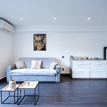 Le Venitia Raffine Avec Balcon Mignon, Pour Votre Sejour A Deux Cannes