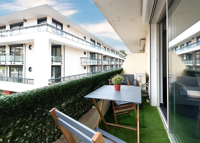 Le Venitia Raffine Avec Balcon Mignon, Pour Votre Sejour A Deux Daire Cannes