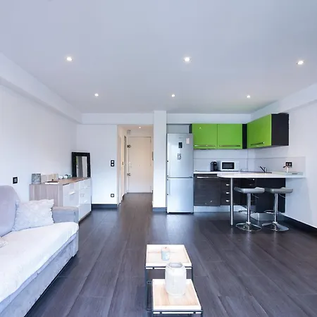 Le Venitia Raffiné Avec Balcon Mignon, Pour Votre à Deux